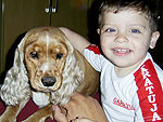 Meu filho Pedro com minha cachorrinha Teka, uma cocker spaniel de 13 anos muito amada