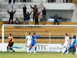 Jogadores do Marclio Dias comemoram o primeiro gol do jogo