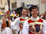 Bom pblico prestigiou o tradicional desfile festivo que envolveu 30 entidades sociais e assistenciais da regio