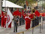 Bom pblico prestigiou o tradicional desfile festivo que envolveu 30 entidades sociais e assistenciais da regio