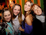 As amigas Danbia, Jssica, Gabriela e Chica conferiram a festa de seis anos do Botequim Santana