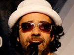 O cantor apresentou sucessos de sua carreira