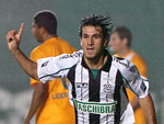 Rafael Coelho, artilheiro da Srie B com 11 gols, comemora mais um no Scarpelli