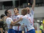 Jogadores da Krona comemoram o gol na vitria sobre a Malwee