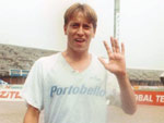 Marquinhos, no dia 2 de fevereiro de 2000, foi  Ressacada se despedir dos companheiros. O jogador estava acertando a sua ida para o Bayer Leverkusen