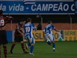 Luis Ricardo (camisa 7) marcou o primeiro gol do jogo