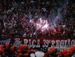 Torcida do Flamengo lotou o espao reservado na Ressacada