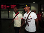 Andrezinho e kleber descontrados durante o desembarque