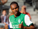 Hertha Berlin 2x3 Werder Bremen – O zagueiro brasileiro Naldo celebra o gol que deu a vitria ao Werder Bremen na partida contra o Hertha Berlin