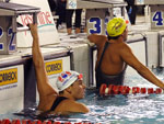 Nadadores aguardando o resultado aps a prova