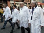 Desfile na Rua XV de Novembro contou com a participao de 85 grupos e durou mais de duas horas