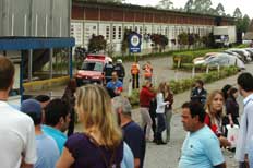 Moradores e funcionários foram retirados às pressas do local - Cleber Gomes