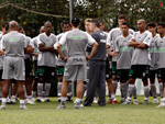 Mrcio Arajo conversa com o grupo do Figueirense