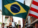 Desfile cvico rene 20 mil pessoas na Rua XV de Novembro, em Blumenau