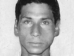 Jos Maria da Silva Gorris, o Nego, 38 anos, est desaparecido h mais de dois anos. Ele tem deficincia mental e pode lembrar do nome do pai, Evaldo ou da irm, Cludia. Informaes: 9942-0836.