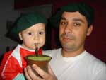 Marcio Silveira Fabrica, de Ponta Grossa: &quot;Eu e meu filho, Miguel, tomando um chimarro&quot; 