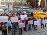 Segundo eles, os clientes no chegam at o local e as vendas so raras.