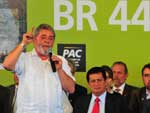 Em seu discurso, Lula lamentou a ausncia da governadora Yeda Crusius e do prefeito Jos Fogaa na cerimnia