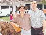 Lisandra Melgarejo e seu marido Leandro Seffrin em um rodeio na Estncia do Minuano