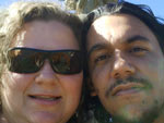 Eu, Ari Junior, e minha esposa Gicele em frente ao Kikito Gramado