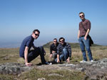 Rogrio, Alessandro, Roberson e Anderfil em Cambar do Sul. Ao fundo o litoral de Santa Catarina