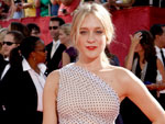 Sempre diferente, Chloe Sevigny diferenciou-se pelo inusitado: um Isaac Mizkahi petit po. Os modelos de um ombro s ganharam espao entre as escolhas das famosas