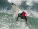 David do Carmo, um dos destaques da primeira fase do SuperSurf do Costo do Santinho na sexta-feira de altas ondas na Ilha de Santa Catarina