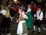 Leitores do Santa.com.br mostram em fotos como foi o primeiro desfile da Oktoberfest. Nesta quarta-feira tem mais, s 19h30min.