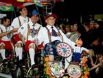 Leitores do Santa.com.br mostram em fotos como foi o primeiro desfile da Oktoberfest. Nesta quarta-feira tem mais, s 19h30min.
