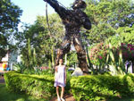 Eu, Cntia, no Monumento ao ndio em Tenente Portela