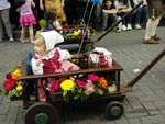 Crianas participam dos desfiles da Oktoberfest