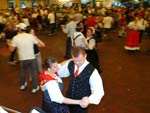 Danando no embalo das bandas da Oktober