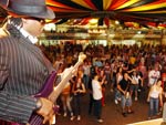 Bandas tpicas animam a Oktoberfest