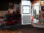 De acordo com a esposa de Maurcio de Lima, 29 anos, motorista do Tipo, Fernanda Arajo da Cunha, 27, seu marido ficou paraplgico em um acidente de moto, em 2001, e dirigia o veculo adaptado para a deficincia