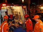 Dezenas de curiosos acompanharam o trabalho da Brigada Militar, bombeiros e EPTC no local