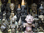 Artezanato zulu. Populao local  formada em sua maioria por negros descendentes na tribo guerreira dos zulus e indianos
