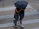 Na Capital, a chuva se intensificou no final da manh