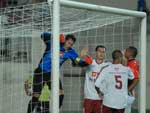 Goleiro Alessandro salve o Atltico de tomar gol