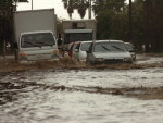 Ruas ficaram alagadas em Porto Alegre durante o temporal