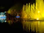 O Nativitante, espetculo do Natal Luz de Gramado,  uma pera ao cu aberto, onde cantores lricos, posicionados sobre balsas, remontam  origem do Natal. Chafarizes de gua desenham formas em meio a raios laser e fogos de artifcio costuram os temas do incio ao fim, numa comovente apresentao