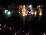 O Nativitante, espetculo do Natal Luz de Gramado,  uma pera ao cu aberto, onde cantores lricos, posicionados sobre balsas, remontam  origem do Natal. Chafarizes de gua desenham formas em meio a raios laser e fogos de artifcio costuram os temas do incio ao fim, numa comovente apresentao