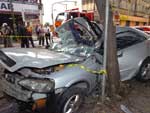 Um acidente entre dois veculos provocou a morte de um estudante universitrio na manh deste domingo, no centro de Porto Alegre. Leonardo Andr Brochado de morreu no local.