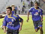 Alex, que ficou de fora do jogo contra a Inglaterra, treinou duro neste domingo