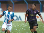 Lo Gago escapa da marcao do Corinthians