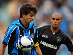 No dia 24 de maio de 2009, Tcheco completou 150 jogos com a camisa do Grmio, contra o Botafogo, no Estdio Olmpico, em partida vlida pelo Campeonato Brasileiro 2009