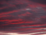 Com o p�r-do-sol as nuvens ganham diferentes cores no p�r-do-sol