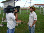 Equipe de reportagem do Canal Rural visita a estao meteorolgica da lavoura demonstrativa de Rio Verde (GO)