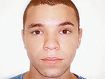 Jean Francisco Oliveira Dornelles, 16 anos, permanece  desaparecido desde 3 de fevereiro de 2009, quando saiu de casa, na Vila Farrapos, sem documentos. Ele tem uma tatuagem na barriga com o seu nome. Informaes: 9807-3040.