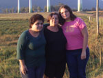 Nesta foto esta minha me Luiza, minha irm Rosiane e eu Rediane. Estamos no parque elico na cidade de Osrio a qual eu nasci e temos casa no Palmital. Amo muito esta cidade