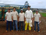Equipe reunida na lavoura demonstrativa de Rio Verde (GO) em 10 de dezembro 
